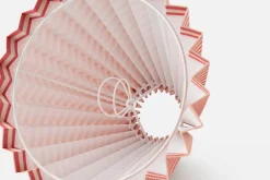 Lampskärmar*Helene Blanche Svenskt Tenn Lampskärm Plisserad Bomull Lin, Moiré Stripe, Scarlet