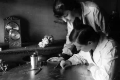 Ljusstakar & Ljuslyktor*Josef Frank Ljusstake Pelare Tenn Glas, Klar