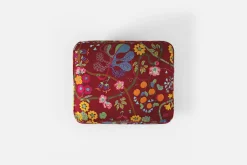 Pallar & Puffar*Josef Frank Pall 568 Baranquilla, Vinröd