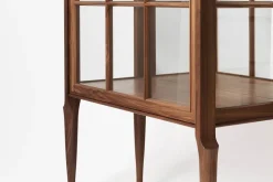 Skåp, Byråer & Sideboards*Josef Frank Vitrinskåp 2217